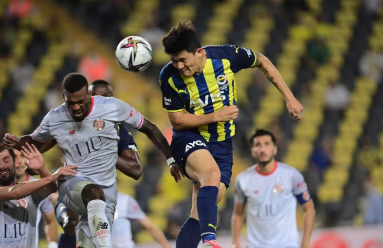 包含又见绝平！那不勒斯与费内巴切鏖战至终场，德约科维奇读秒救主的词条